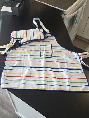 NWOT Striped Apron and Oven Mitt Set - White with Multicolor Stripes